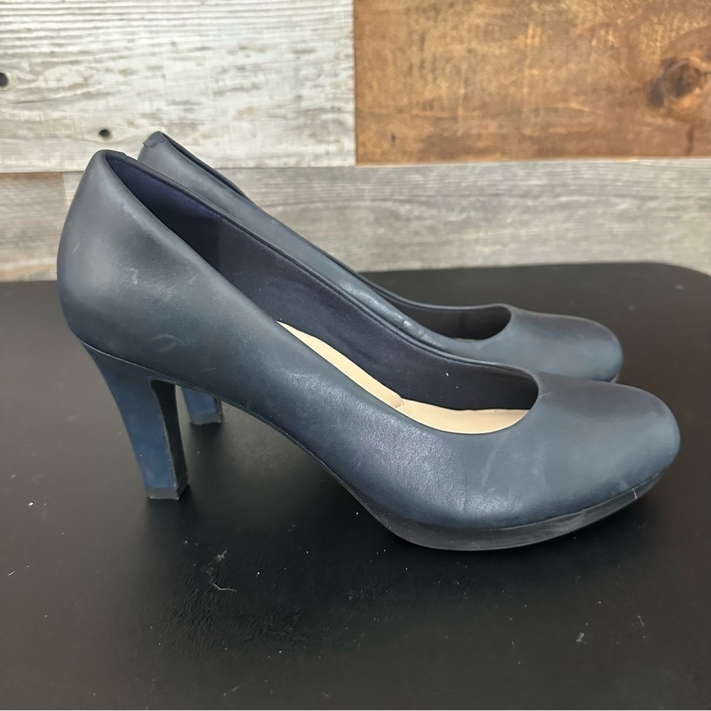 Clarks Women's Adriel Viola Dress Pump‎ size 10 M Heel Navy Blue Business Casual - Picture 4 of 9